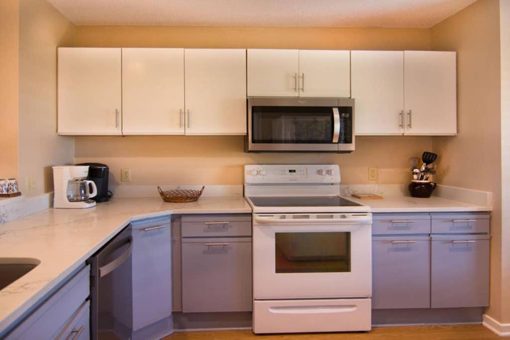 Pelican Point Unobstructed Beach Views Beach Access Out Back Door! Harbor Island Exterior foto